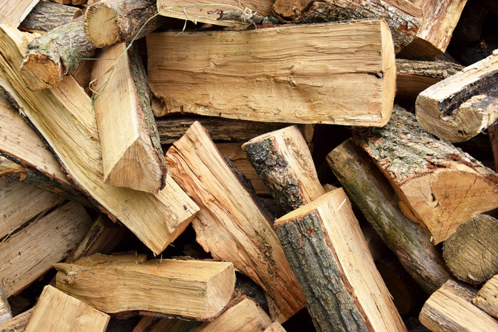 Bûches de mélange feuillus durs (chêne, hêtre, charme) sec – prêtes à brûler